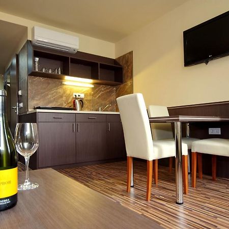 Corvin Apartman Gyula Exteriör bild