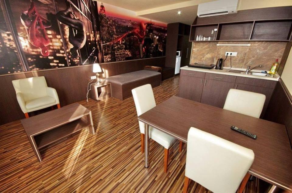 Corvin Apartman Gyula Exteriör bild