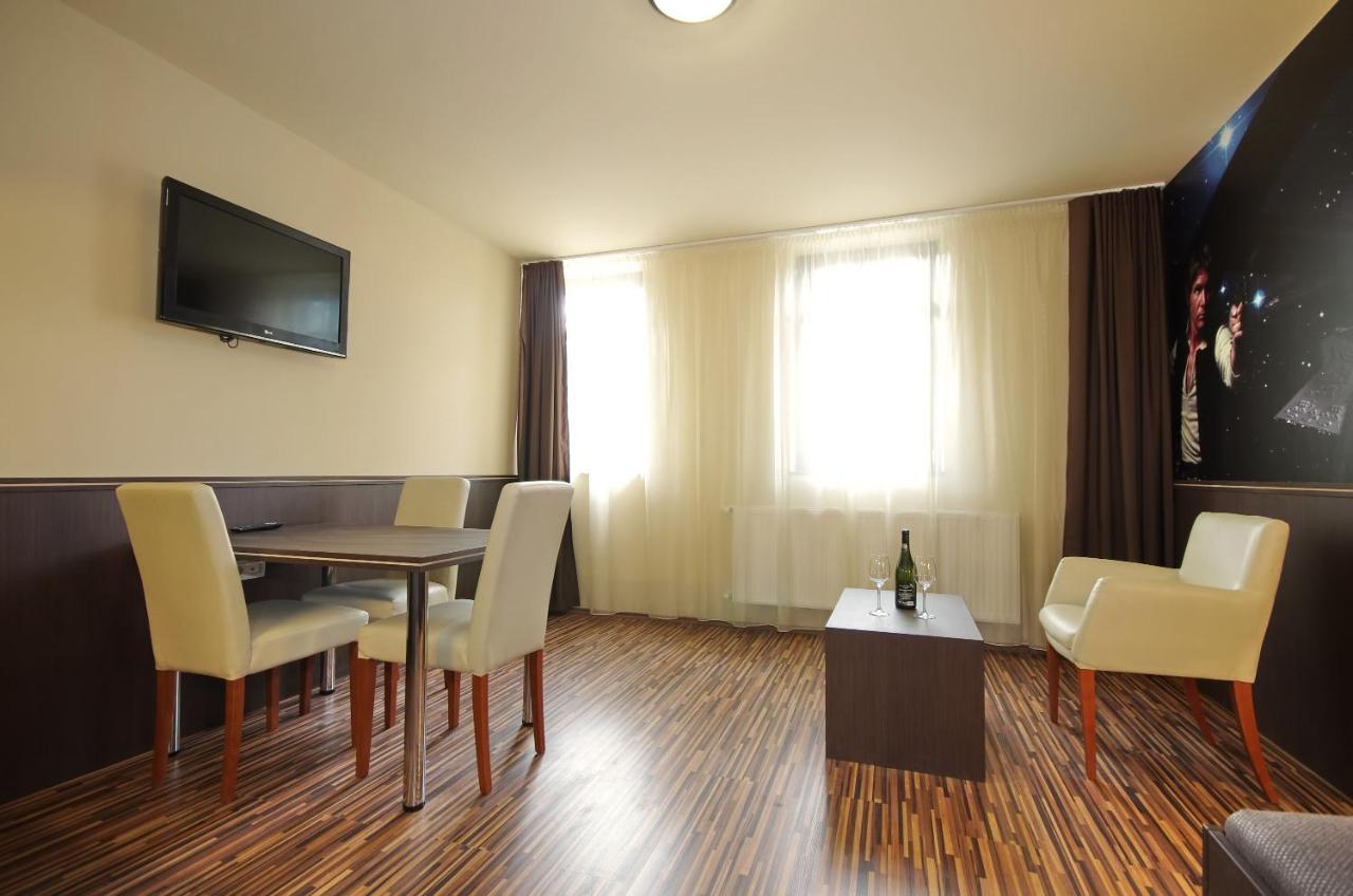 Corvin Apartman Gyula Exteriör bild