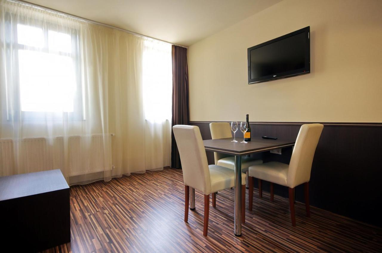 Corvin Apartman Gyula Exteriör bild