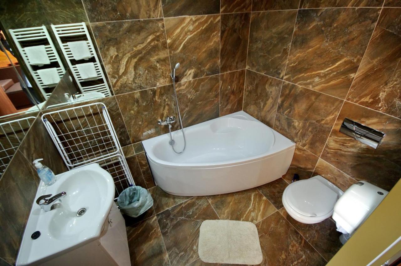 Corvin Apartman Gyula Exteriör bild