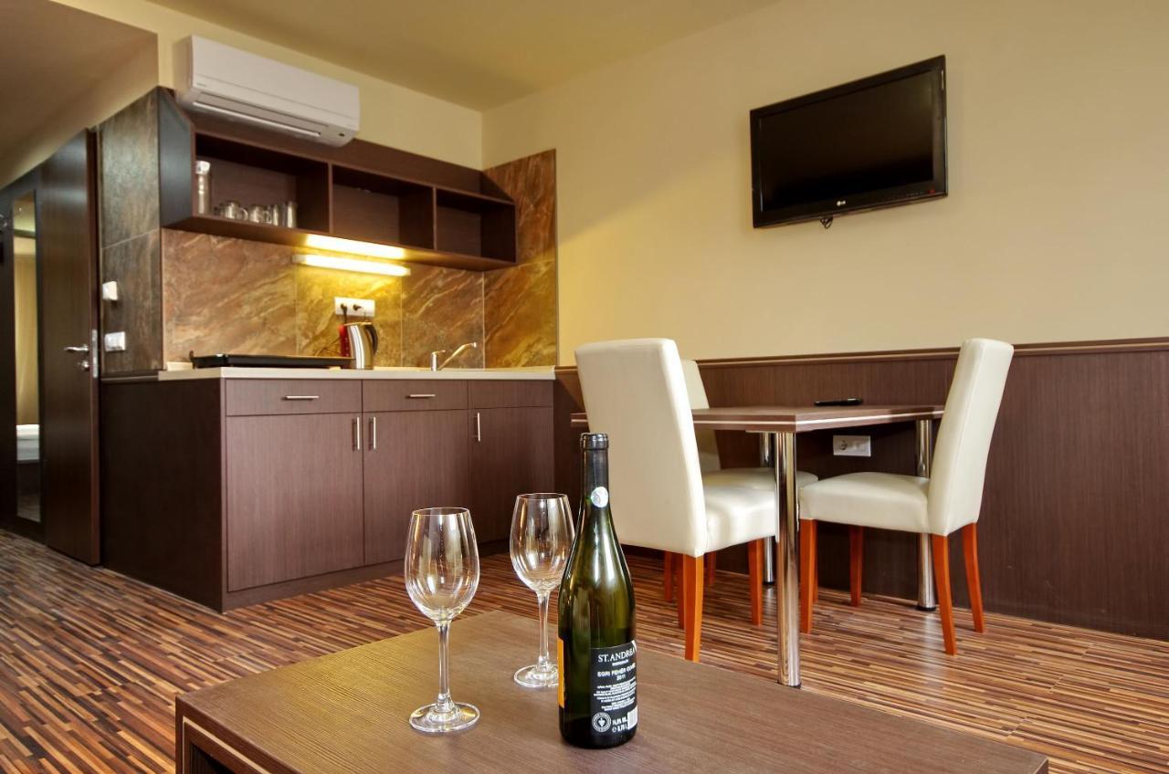 Corvin Apartman Gyula Exteriör bild
