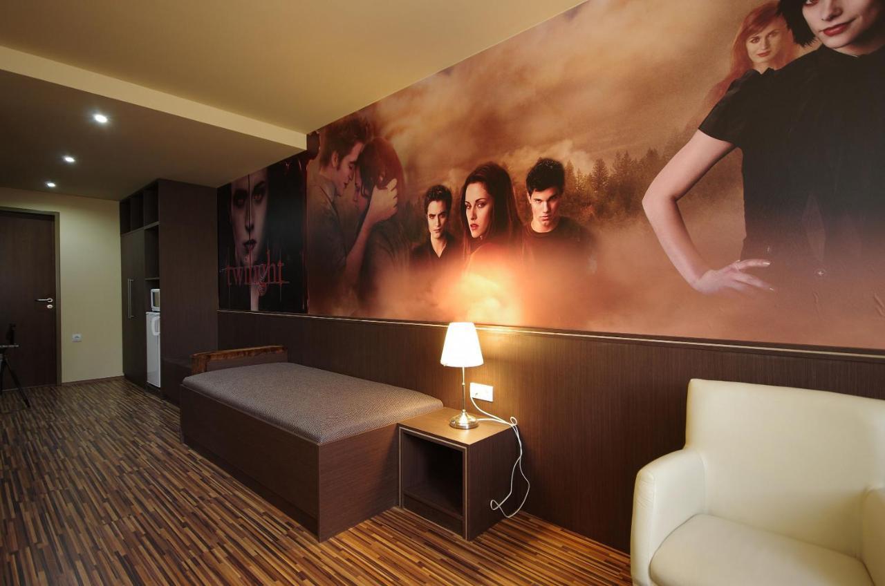 Corvin Apartman Gyula Exteriör bild